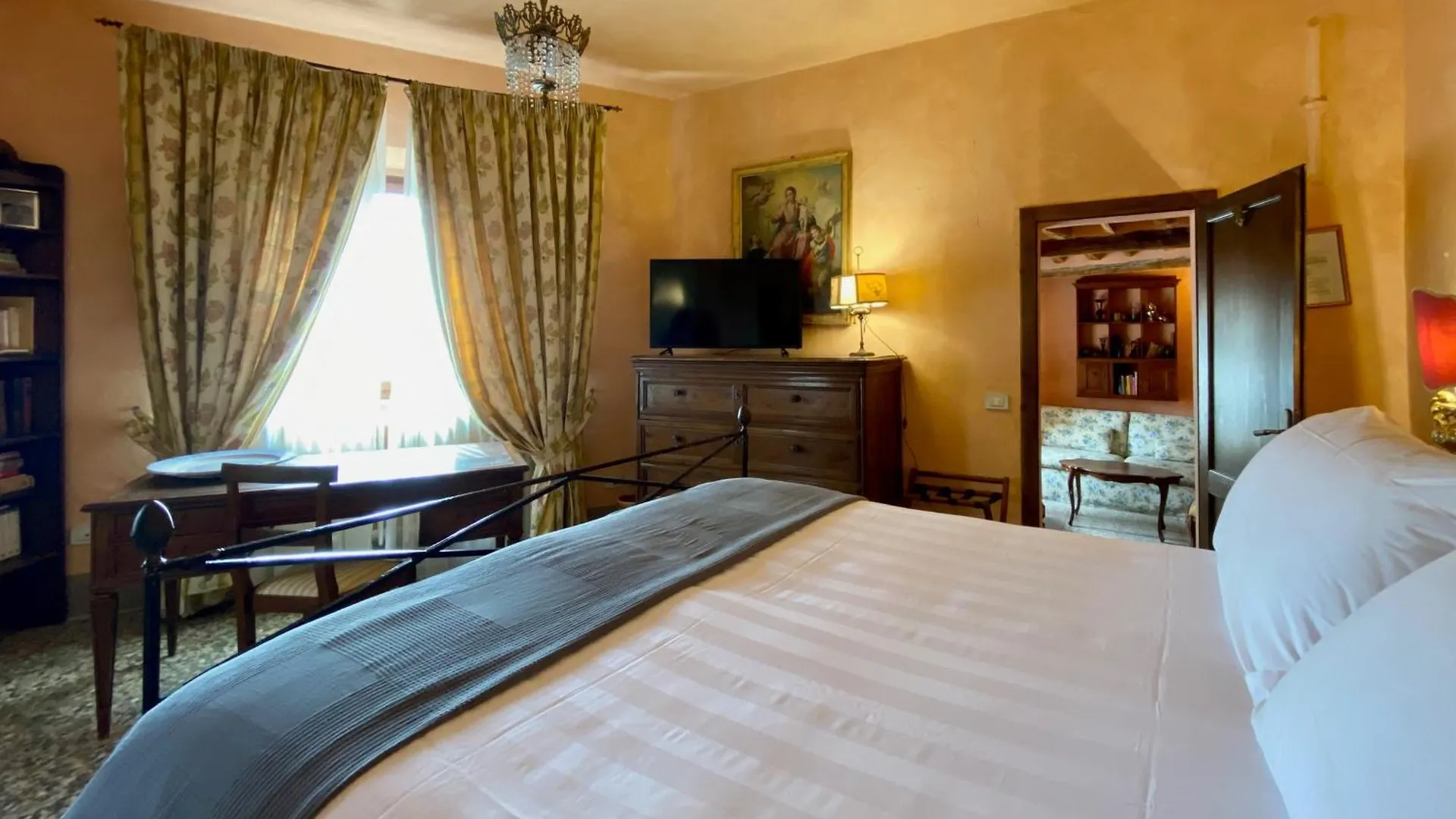 Antica Dimora Leones Bed & Breakfast Palaia